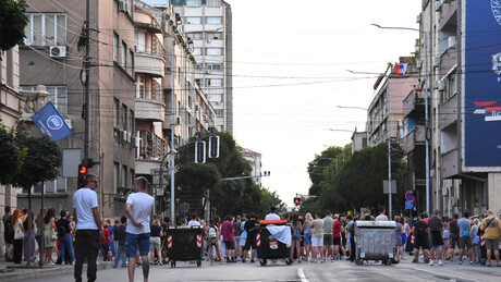 Izveštaj MUP-a: Koliko je juče bilo blokada i koliko privedenih