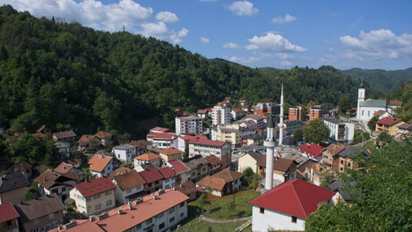 Ko to deli "lekcije" o Srebrenici: Opet rezolucija u srpskom parlamentu, tekst poput prekog suda