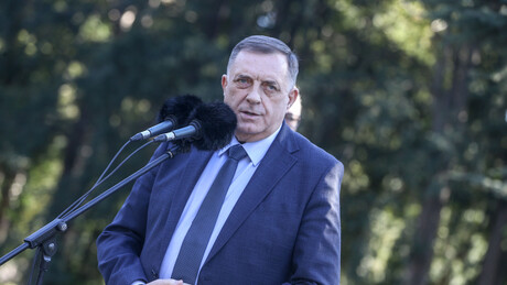 Predsednik Srpske se latio mikrofona: Dodik peva "Pukni zoro" (VIDEO)