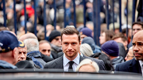 Западна демократија на делу: Француска полиција упала у седиште Националног окупљања