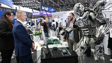 Роботи, роботи и још мало робота: Технолошки сајам у Јекатеринбургу открива будућност