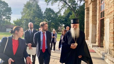 Hanrahan u manastiru Gračanica: Upoznat sa teškim položajem SPC na KiM