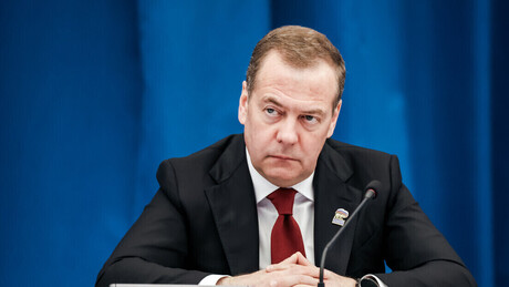 Медведев о Трамповој "великој објави": Ратоборна Европа разочарана, Русија хладна као шприцер