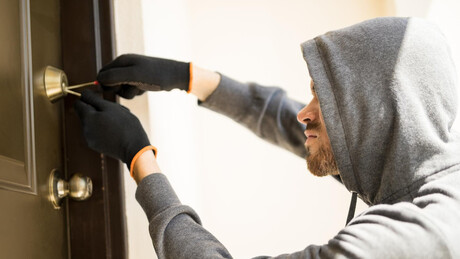 Kako zaštiti dom od provalnika dok smo na odmoru