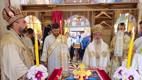 SPC: Vučić odlikovan ordenom u znak zahvalnosti na podršci srpskom narodu u Crnoj Gori