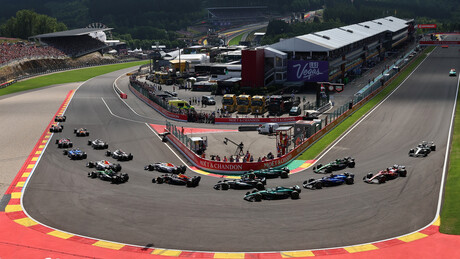 Kiša u Belgiji odložila početak trke, ali nije usporila Pjastrija