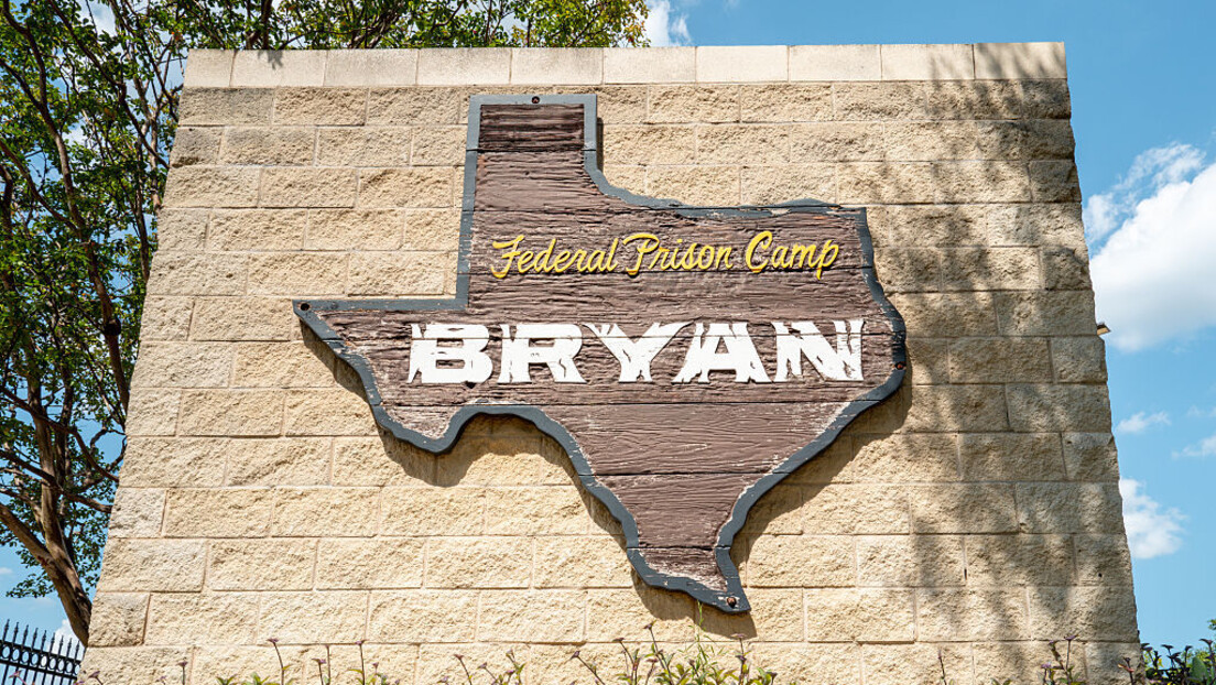 Slučaj Epstin: Gilen Maksvel prebačena iz zatvora u zatvorski kamp