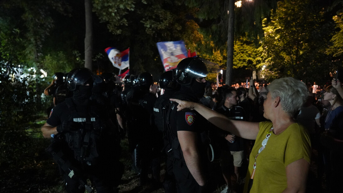 Napeto ispred prostorija SNS-a na Novom Beogradu: Policija razdvaja dve grupe okupljenih ljudi