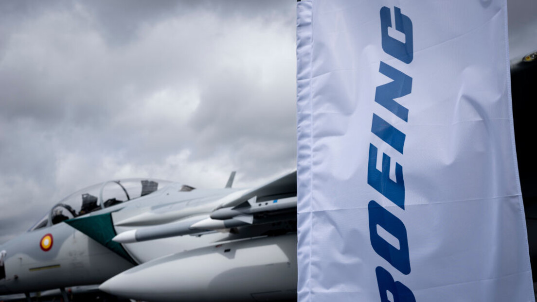 Кад и замена омане: "Боингов" Ф-15 приземљен због квара