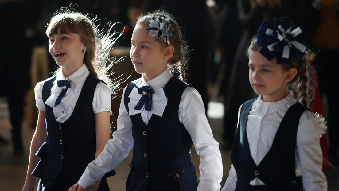 Kako i kada su se u Rusiji pojavile školske uniforme i zašto veliki broj škola neguje ovu tradiciju