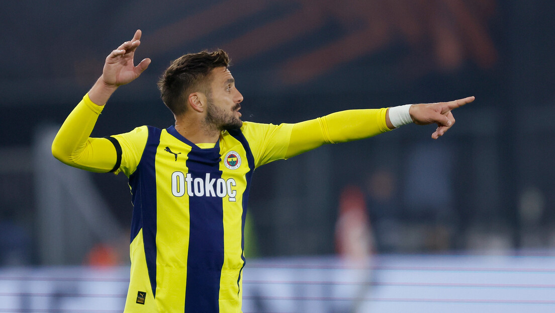 Ništa od povratka u srpski fudbal, Dušan Tadić odlazi u Emirate