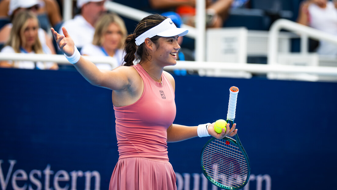 "Hoćeš da izbacim bebu sa tribina?" Radukanu šokirala sudiju, i publika reagovala (VIDEO)