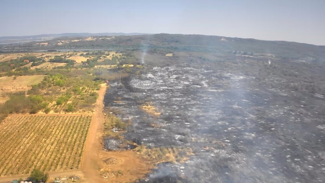 U Srbiji trenutno 13 požara, helikopter MUP-a u Crnoj Gori ima značajnu ulogu  u gašenju
