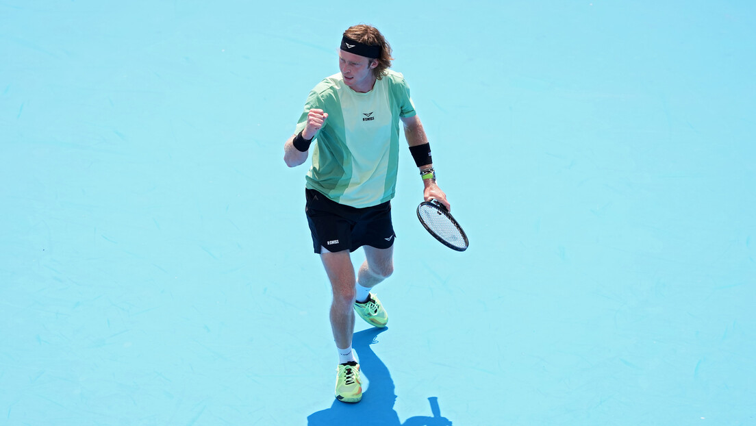 Jedan Rus je morao da preda, dok je drugi protutnjao Sinsijem – sada ga čeka Alkaraz