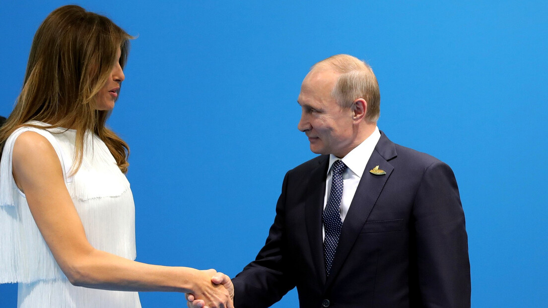 Медији: Шта је Меланија написала Путину