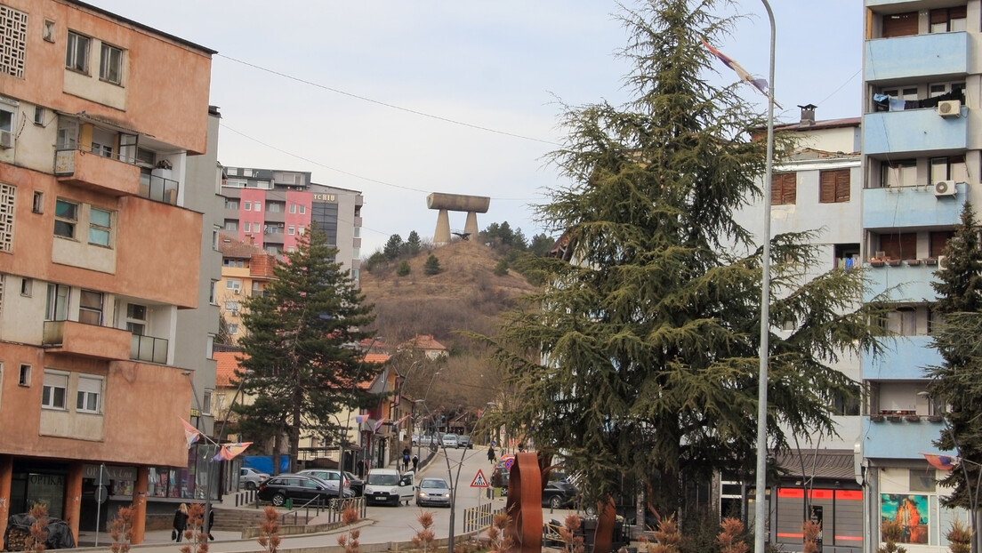 Туга и срамота: Албанци у Митровици организују забаву код трга посвећеног страдању браће Милић