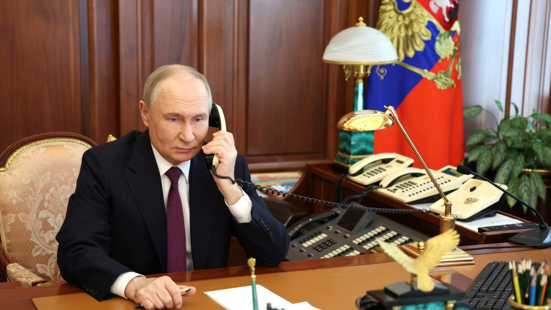 Usijao se telefon u Kremlju: Putin sa saveznicima o samitu
