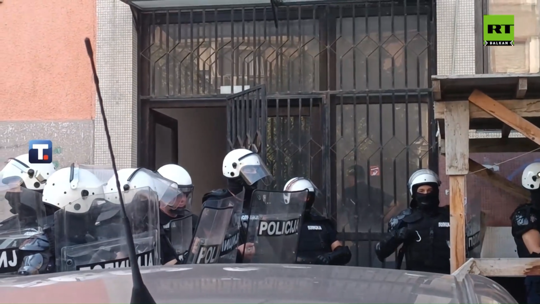 Blokirana zgrada suda u Novom Sadu, oglasilo se Ministarstvo pravde (VIDEO)