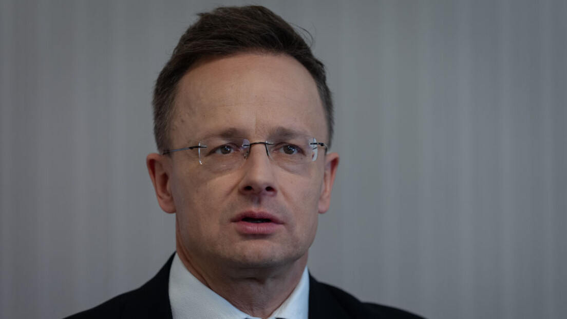 Сијарто: ЕУ покушава да свргне власти у Мађарској, Србији и Словачкој