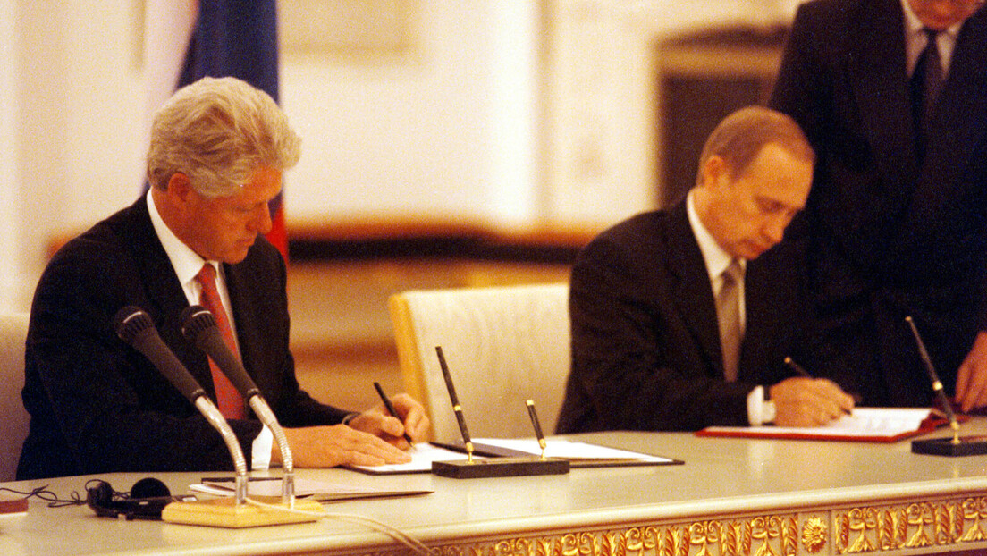 Откривени нови архивски документи: Шта је Клинтон говорио Путину о НАТО-у