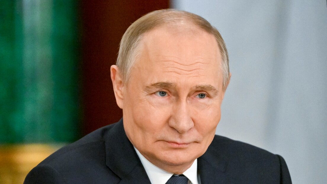 Аурус, расни коњи, кућни љубимци и хеликоптери: Шта је Владимир Путин све поклањао (и коме)