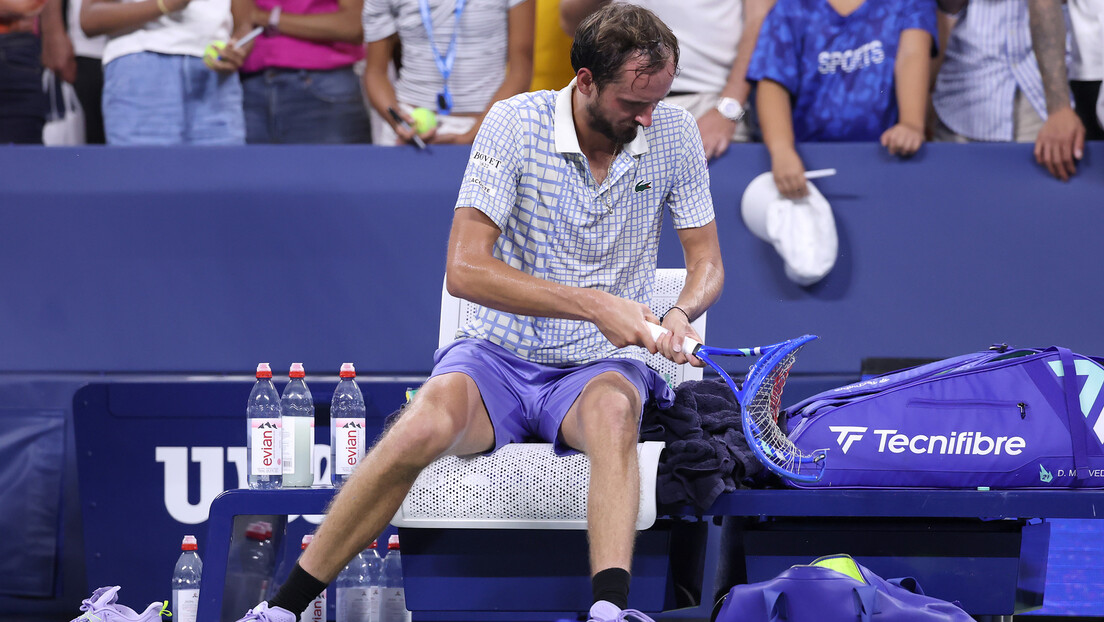 Najluđa scena u istoriji tenisa i nastavak košmara za Rusa! (VIDEO)