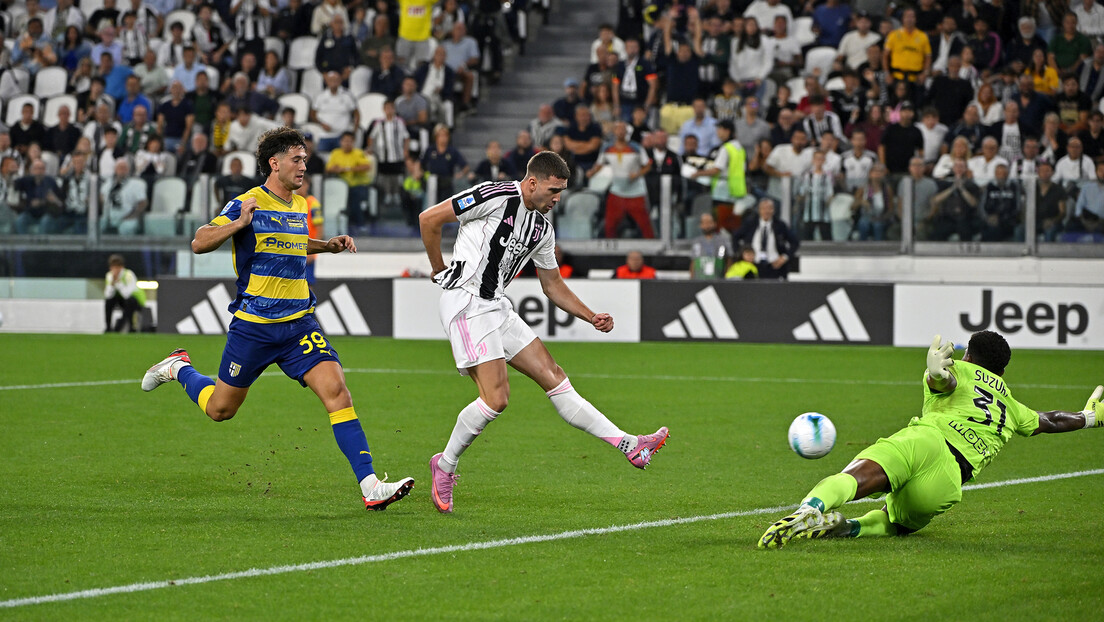 Svi ga teraju iz kluba, a Srbinu je bilo potrebno četiri minuta da ponovo zatrese mrežu