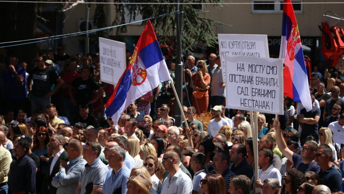 После уништавања српских мурала на КиМ деле се леци са натписом "Народе, време је!"