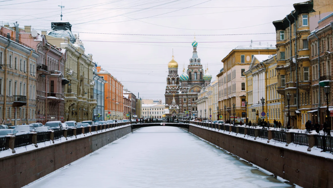 Tek je avgust, a Sankt Peterburg se već zabeleo (FOTO +  VIDEO)
