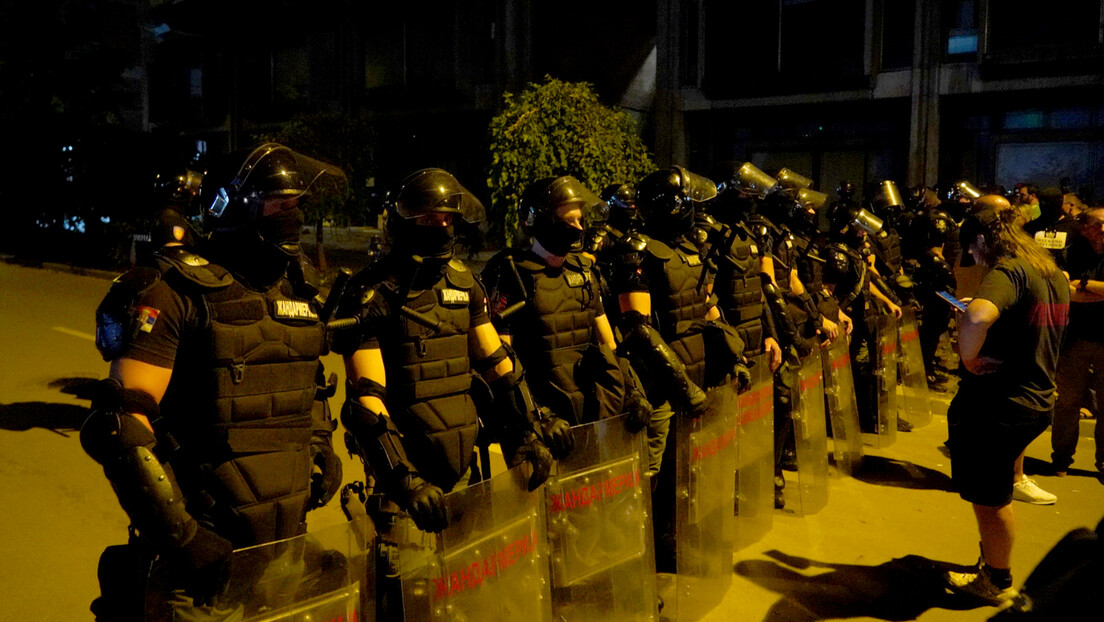 Троје ухапшених у Новом Саду, међу њима и Миша Бачулов: Отимали штитове и нападали полицију