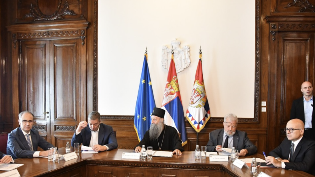 Вучић на седници одбора поводом "Два века Матице српске": Хвала патријарху што нас је окупио