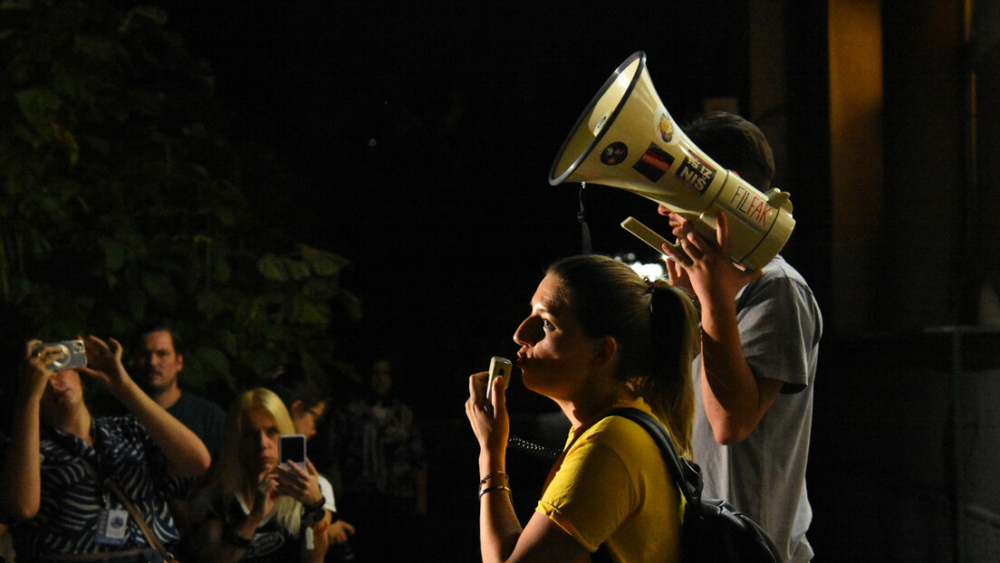 Protesti u Užicu i Novom Sadu, studenti u blokadi podržali novinare "Junajted medije"