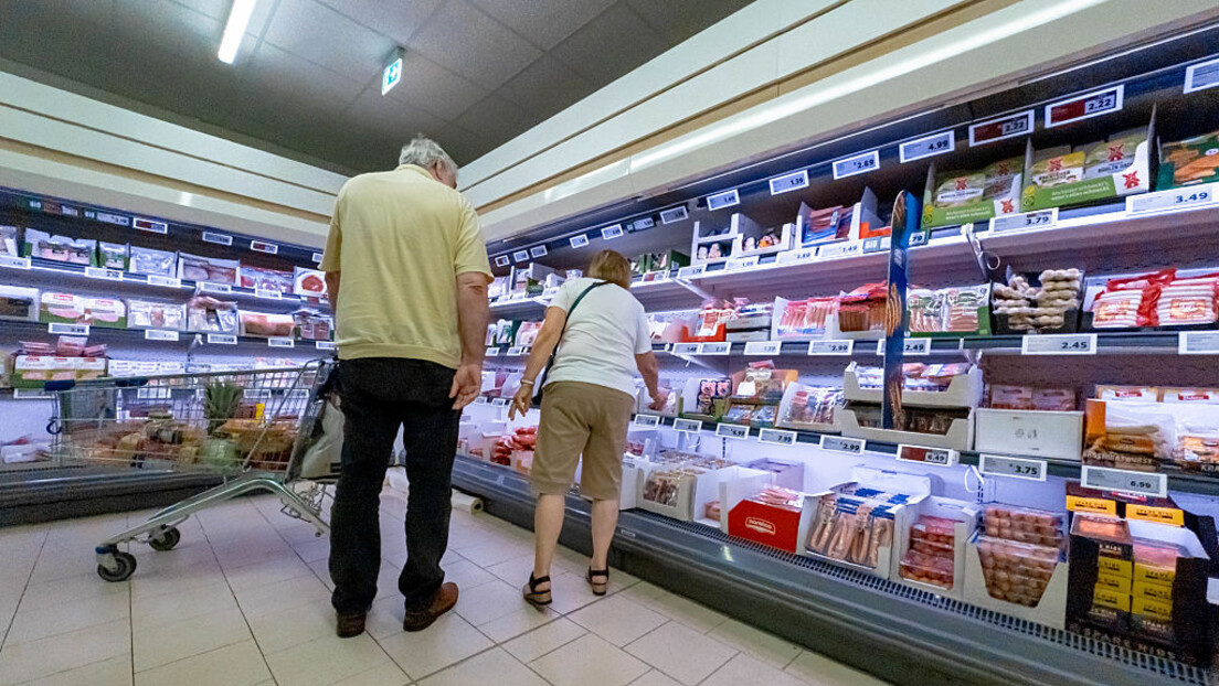 Од данас на снази нове економске мере за грађане: Ниже цене у продавницама, али и камате за кредите