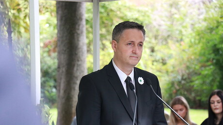 Брнабићева и Ђурић осудили изјаве Бећировића: Он крши Дејтон, Србија ће наставити да брани мир