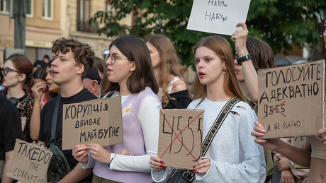 Зеленски покушао да укине антикорупцијске агенције, оне откриле милионску пљачку