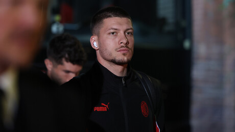 Luka Jović se definitivno "skrasio" – srpski napadač potpisao ugovor sa AEK-om