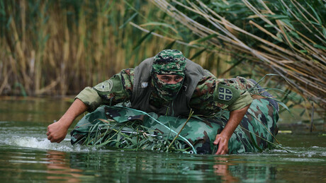 Извиђачке јединице Војске Србије на обуци: Извршавање задатака у летњим условима