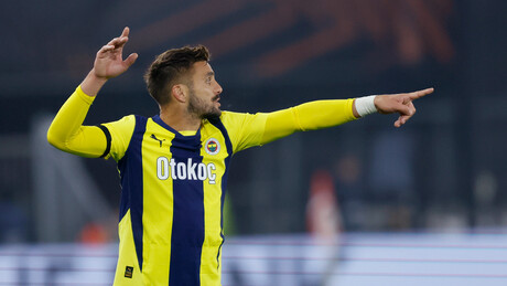 Ništa od povratka u srpski fudbal, Dušan Tadić odlazi u Emirate