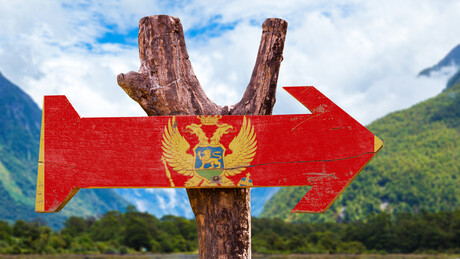 Spomenik Pavlu Đurišiću prebačen u crkvu, vladika Metodije: Nek dođu da ruše crkvu