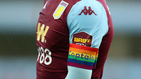 Digli ruke od duginih boja – nema više LGBT simbola u Premijer ligi