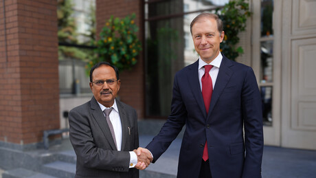 Мантуров са саветником за националну безбедност премијера Индије