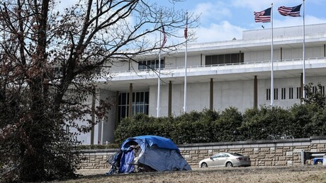 Policijski čas u Vašingtonu: Tramp proteruje beskućnike, sprema se vojska