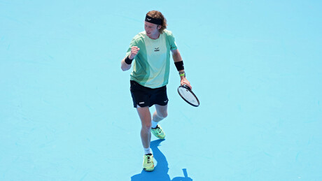 Jedan Rus je morao da preda, dok je drugi protutnjao Sinsijem – sada ga čeka Alkaraz