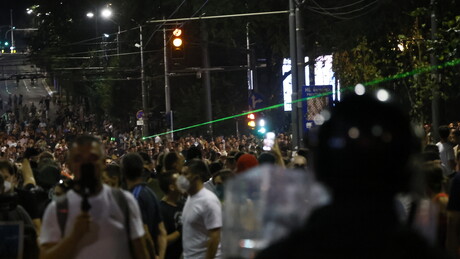 Neredi na protestu u centru Beograda: Okupljanja u više gradova u Srbiji