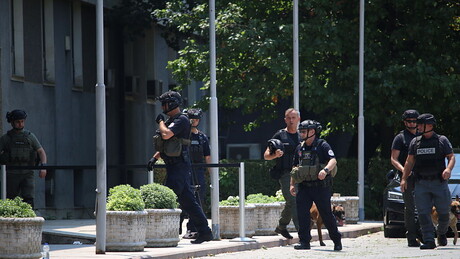 Приштина опет хапси: На Мердару приведен С.С. због наводног ратног злочина