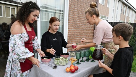 Život bez interneta, beg iz grada i romantizovanje SSSR: Koje trendove diktiraju mladi Rusi