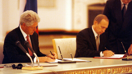 Откривени нови архивски документи: Шта је Клинтон говорио Путину о НАТО-у