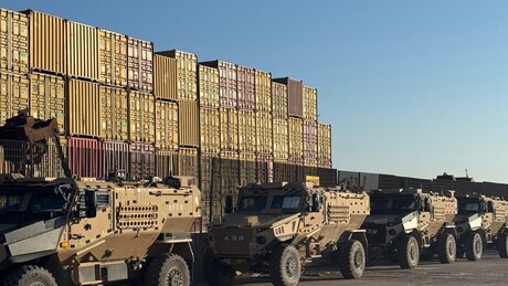 Umesto da se povuku, oni pojačali snage: U Bondstil stiglo 70 vojnih vozila i 350 vojnika (FOTO)