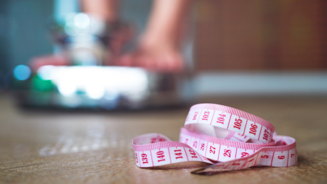 Prvo mesto gde se gojimo nije stomak - višak masnoća u ovom delu tela izaziva apneju u snu