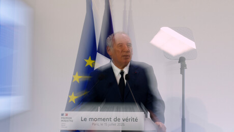 Пада влада? Француски премијер игнорише протесте, форсира штедњу и тражи гласање о поверењу